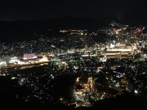 夜は中華街でちゃんぽん食べて稲佐山の夜景！
少し電気が少なかったのは、みん...