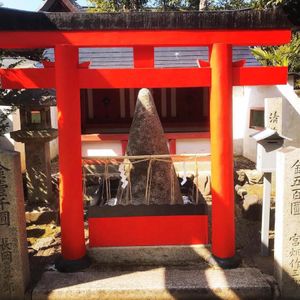 俳優 吉岡里帆 さんも祈願した車折神社、2枚目の画像を待ち受けにすると、悪...