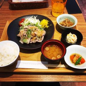 吉岡里帆さんが学生時代アルバイトをしていたOBU CAFEでのランチ