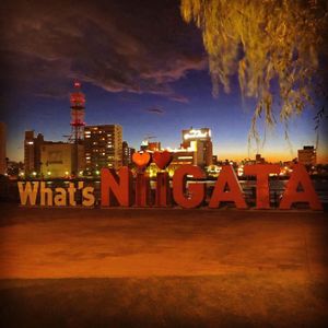 萬代橋
近くに what's NiiGATA のオブジェがあったので写真撮...