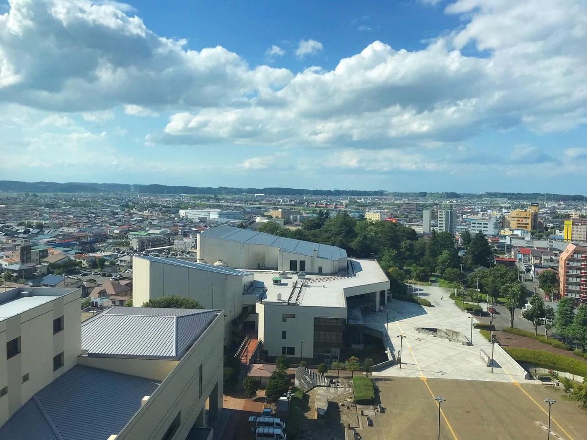 八戸市庁展望回廊
八戸市街地が一望できます