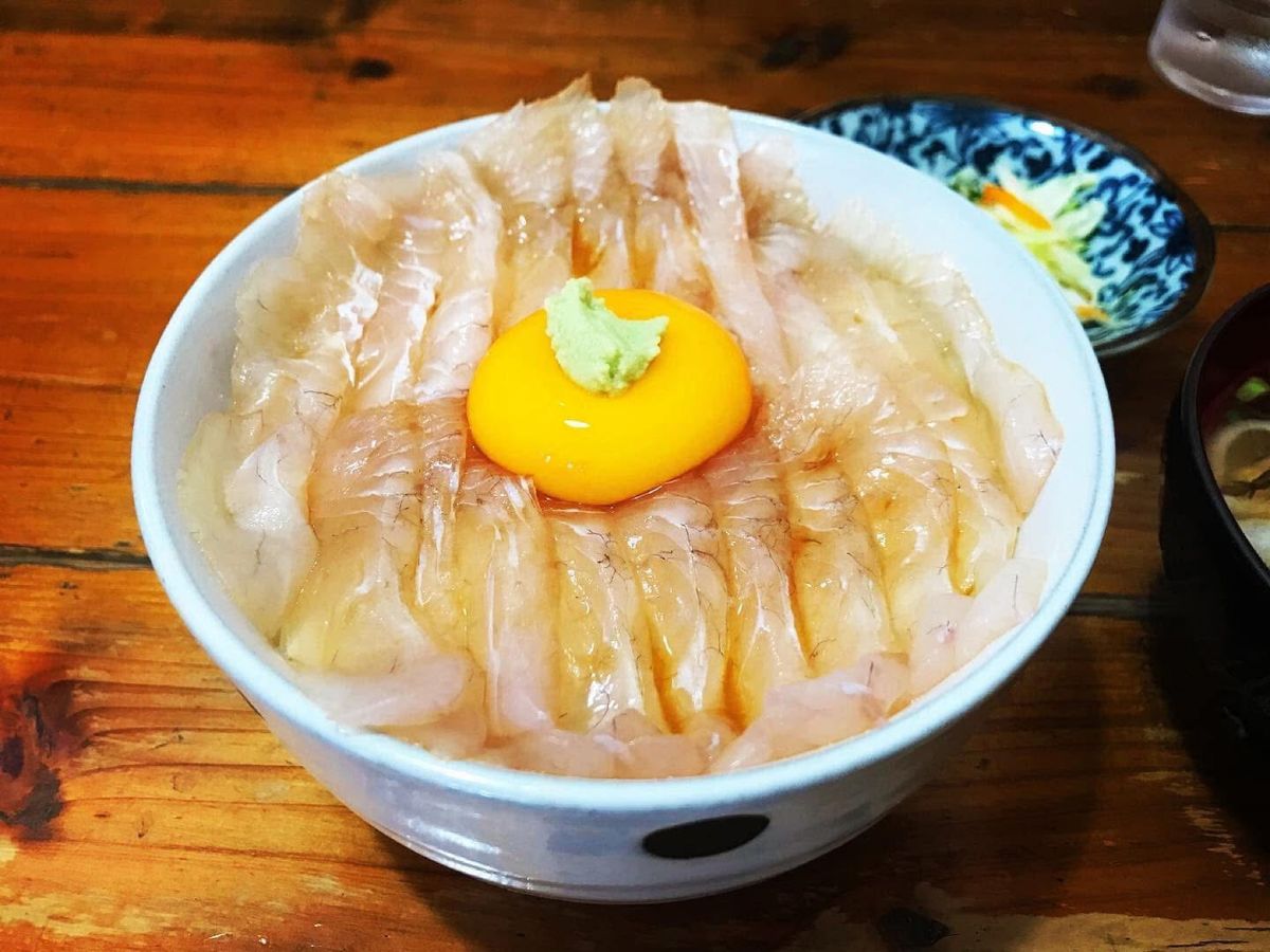 みなと食堂
この店マジで人気で朝早くから行列ができるので時間に余裕を持つ事...