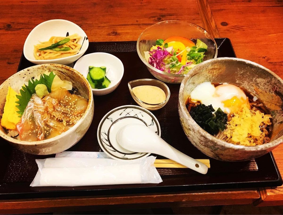 海の台所稲瀬
八戸の海鮮丼美味い！
