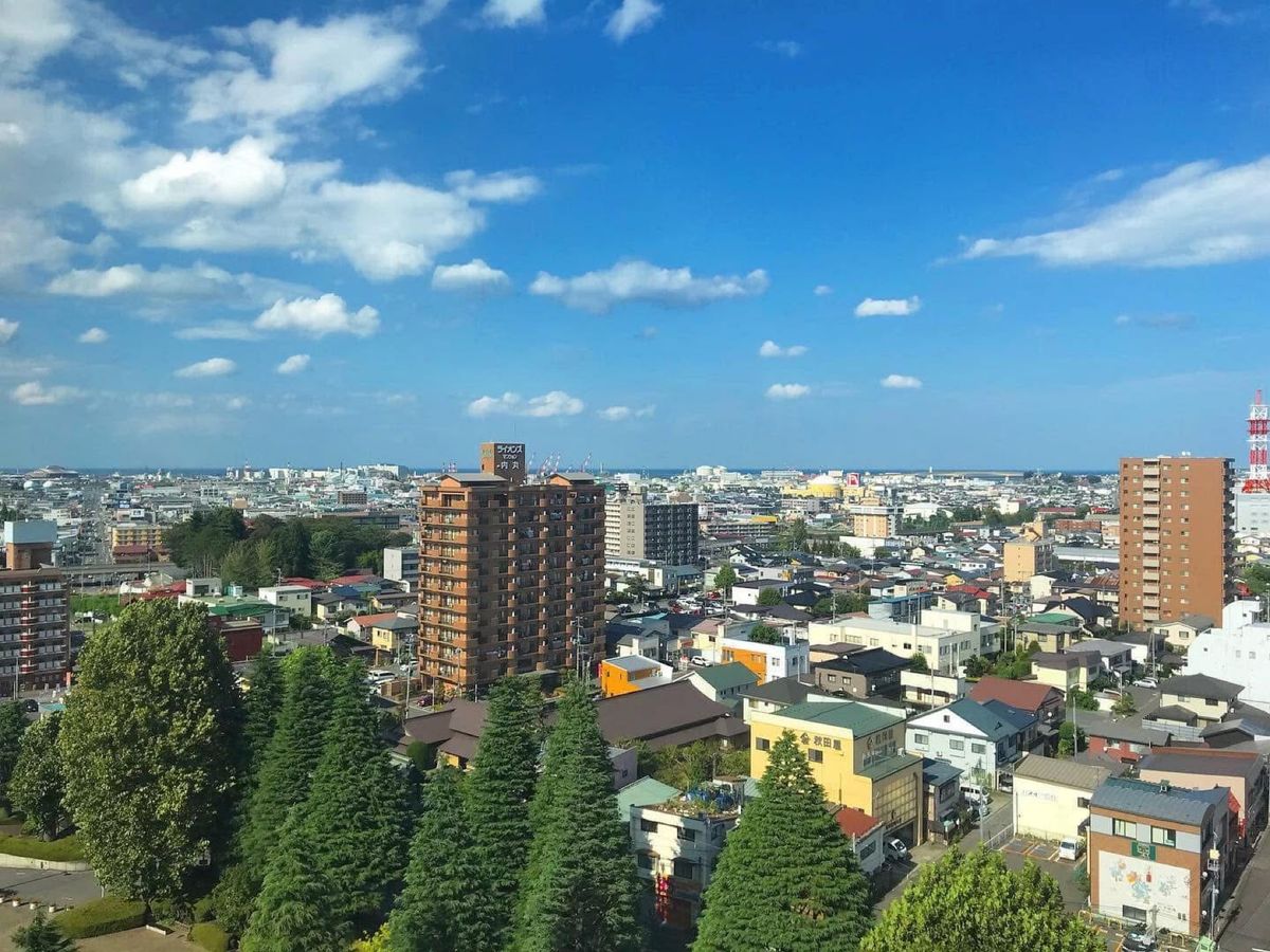 八戸市庁展望回廊
八戸市街地が一望できます