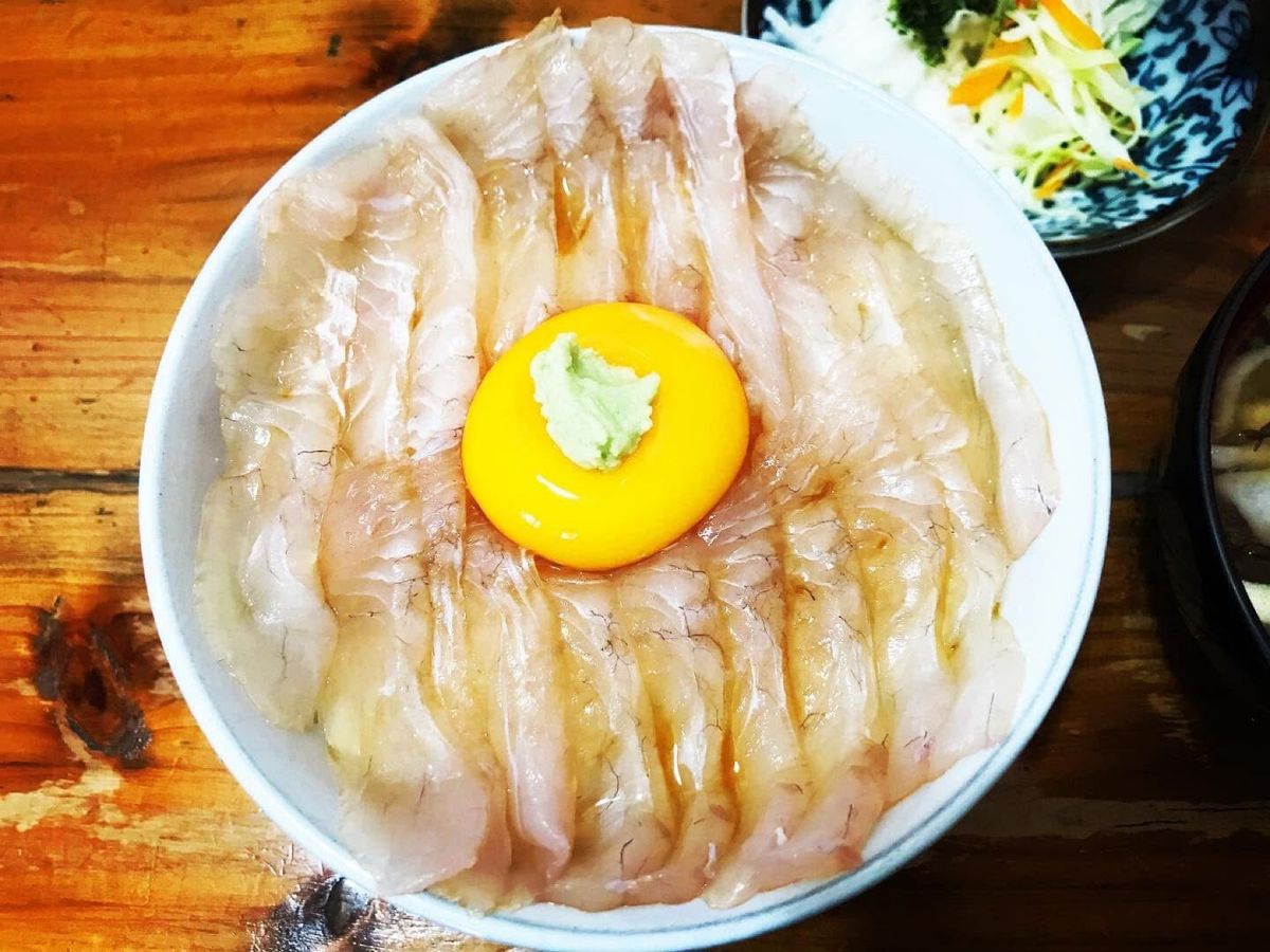 みなと食堂
この店マジで人気で朝早くから行列ができるので時間に余裕を持つ事...