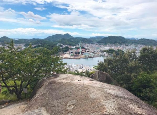日本・広島県「ドラマロケ地巡礼から日本三景まで満喫広島県の旅」の写真：【撮影場所】広島県 尾道市 鼓岩 （ポン...