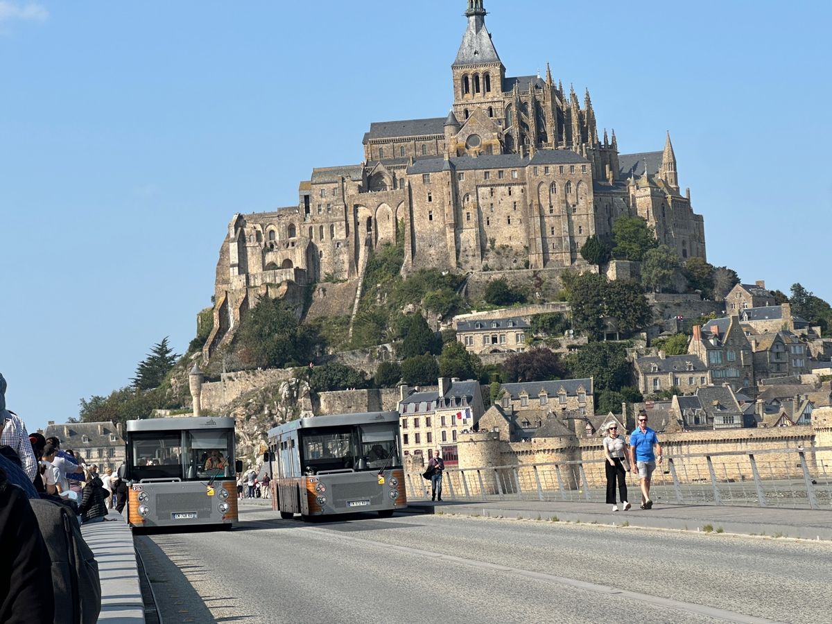2日目はオプショナルツアー

モン・サン・ミシェル
港町オンフルール