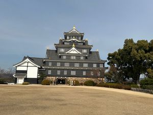 岡山城
オリエント美術館
岡山神社
路面電車