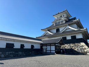 思い立ってひとり旅

多賀大社
長浜城
黒壁スクエア
豊国神社
大通寺
彦根城
