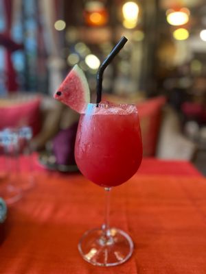 スイカカクテル🍉飲んで、カンボジア料理食べました😋