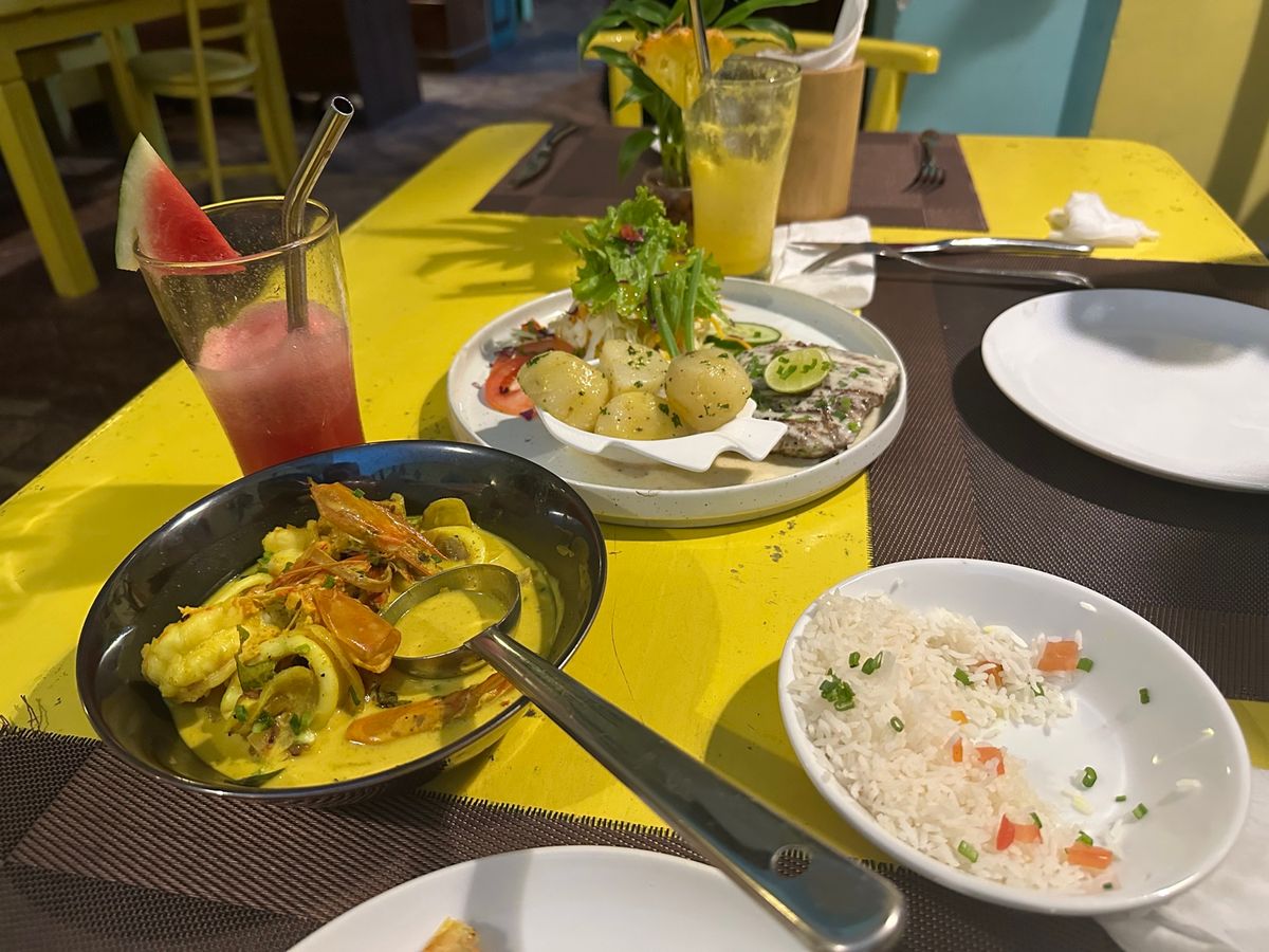 5/3
ランプライス、マンゴー
ゴールのレストランはシーフード
紅茶工場で...