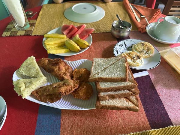 スリランカ・コロンボ「スリランカ旅行」の写真：5/1
ホテル朝食、ビュッフェ昼食、サモ...