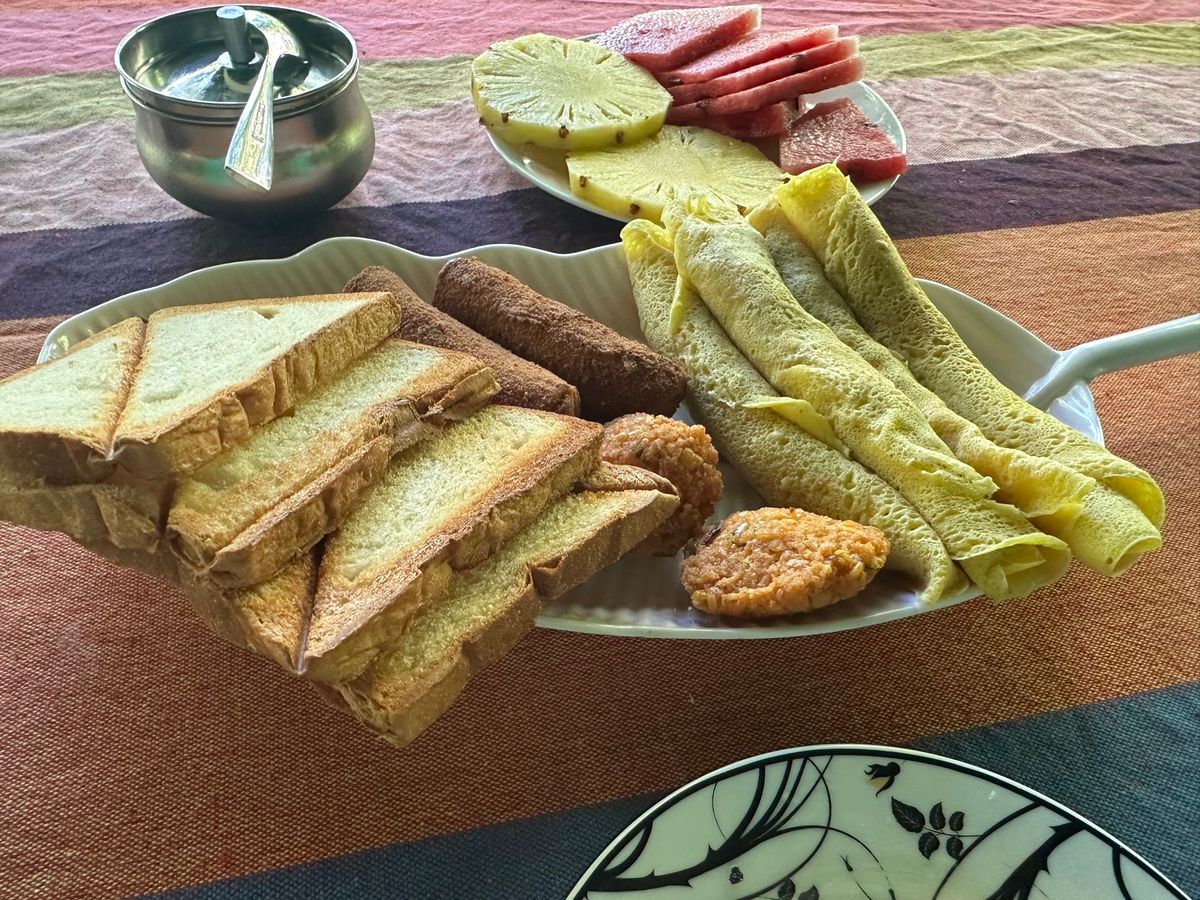 5/2
ローカル屋台でインディアッパとドーサ
ホテル朝食、ビュッフェ昼食
...