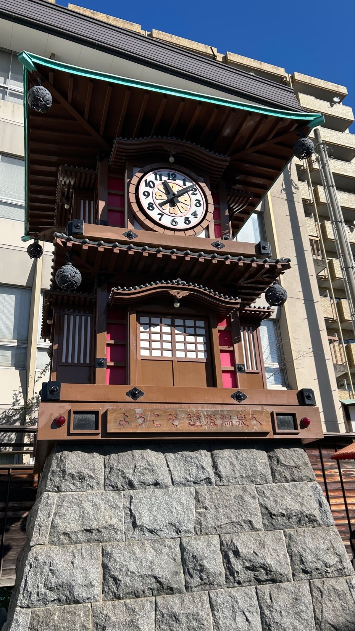 道後温泉駅周辺。
なんだか風情があってタイムスリップしたみたい。昔懐かし綺...