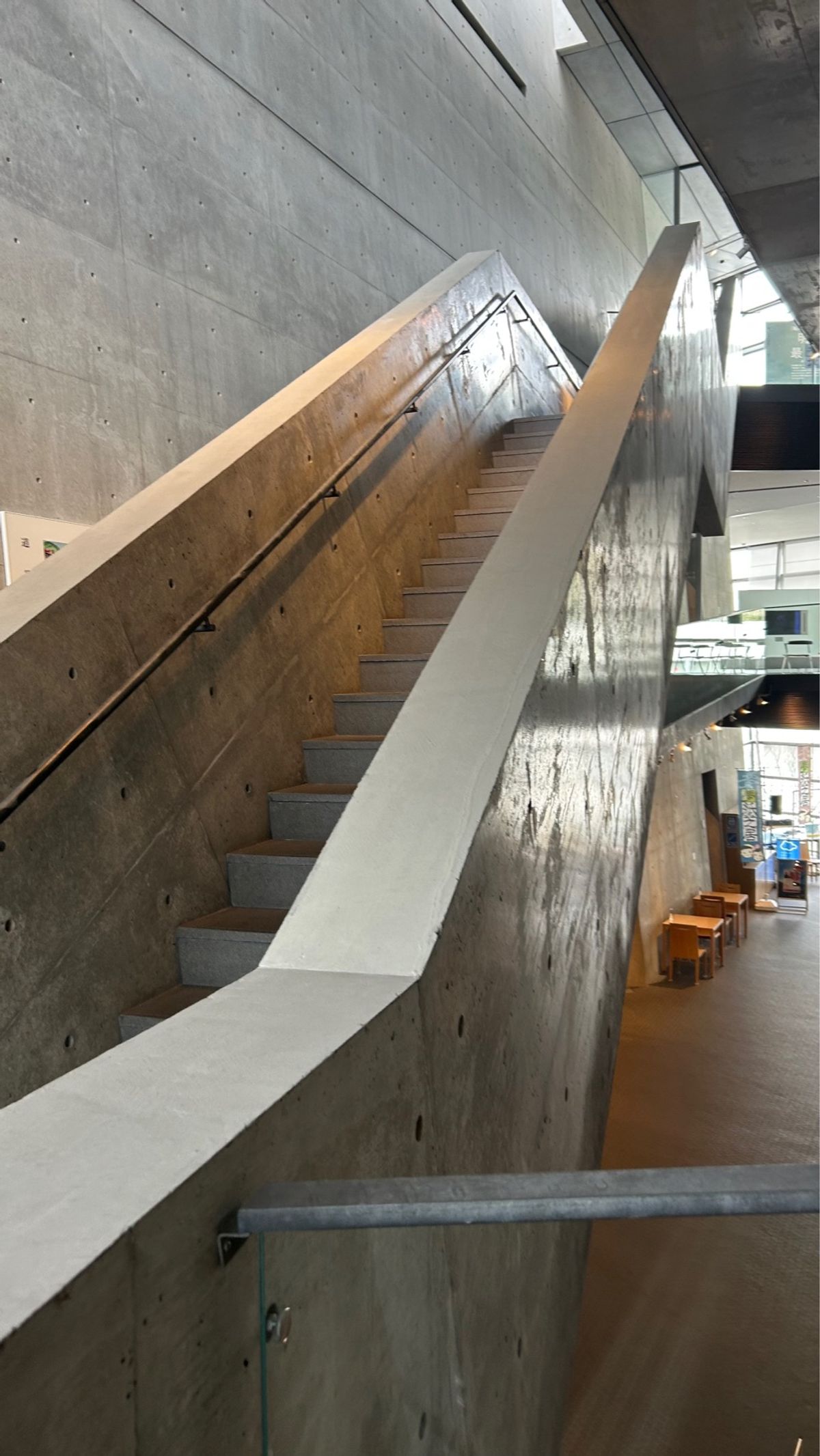 坂の上雲ミュージアム☁️
空中階段とか雰囲気とか建物自体がすごく興味惹かれ...