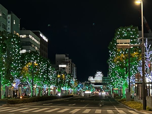 日本・姫路城「姫路と赤穂へ近場旅🏯」の写真：◾︎姫路駅
駅から姫路城へ続くイルミネー...