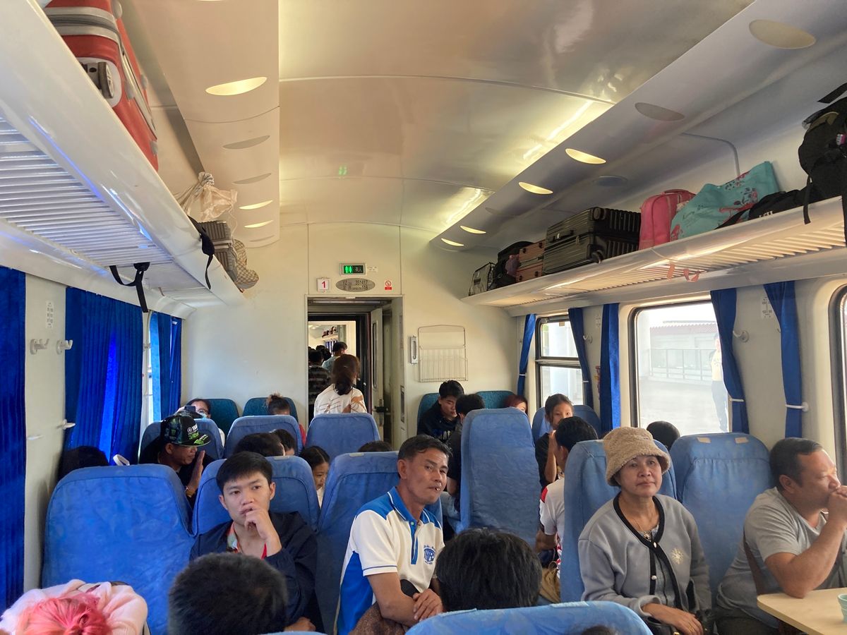 バンケーン近くのポンホンPhonhong駅からルアンパバーンまで鉄道で。今...
