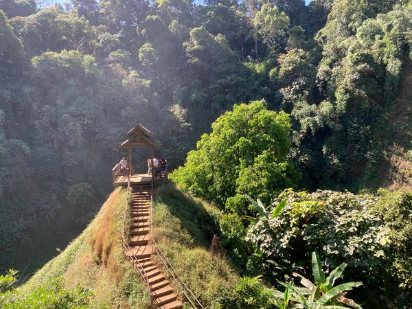 ラオス人民民主共和国・ルアンパバーン「ラオス」の写真：パークセーからレンタルバイクでTad Y...