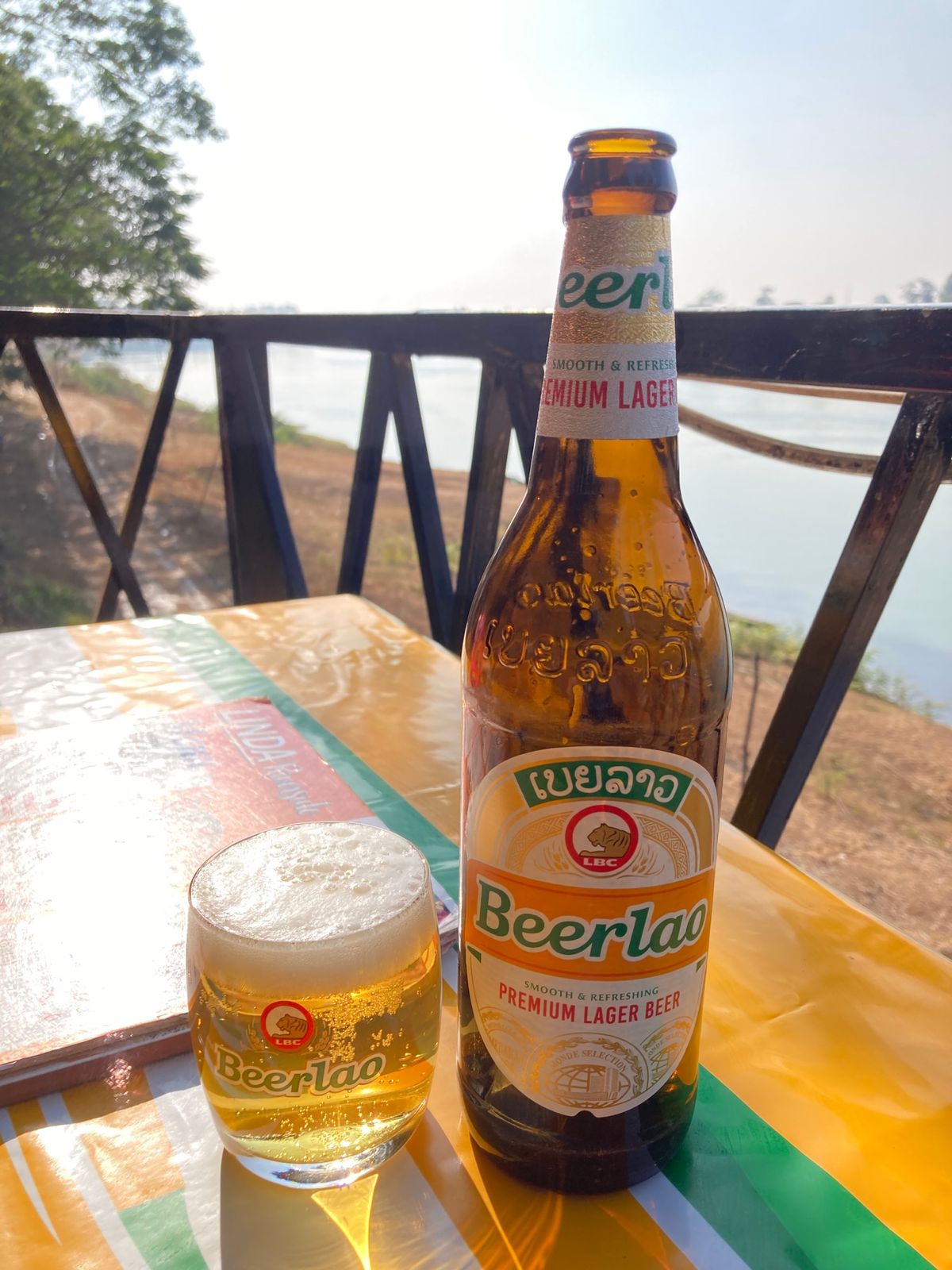 バンケーン
町のナムグム川沿いには何軒も川を眺めながら飲めるお店があり、こ...