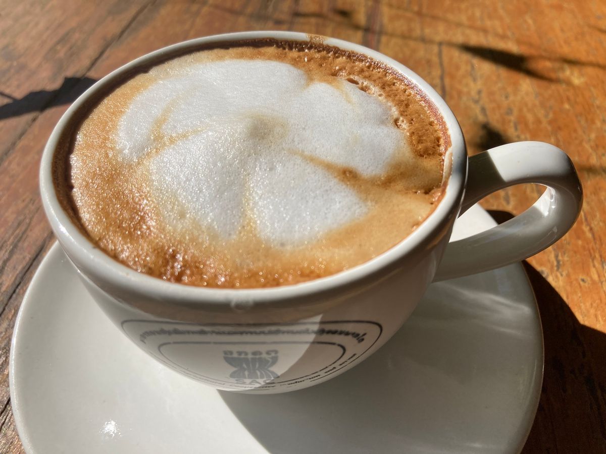 パークソン
戦争中のミサイルなどが飾られたテーマパーク風カフェ。
田舎町だ...