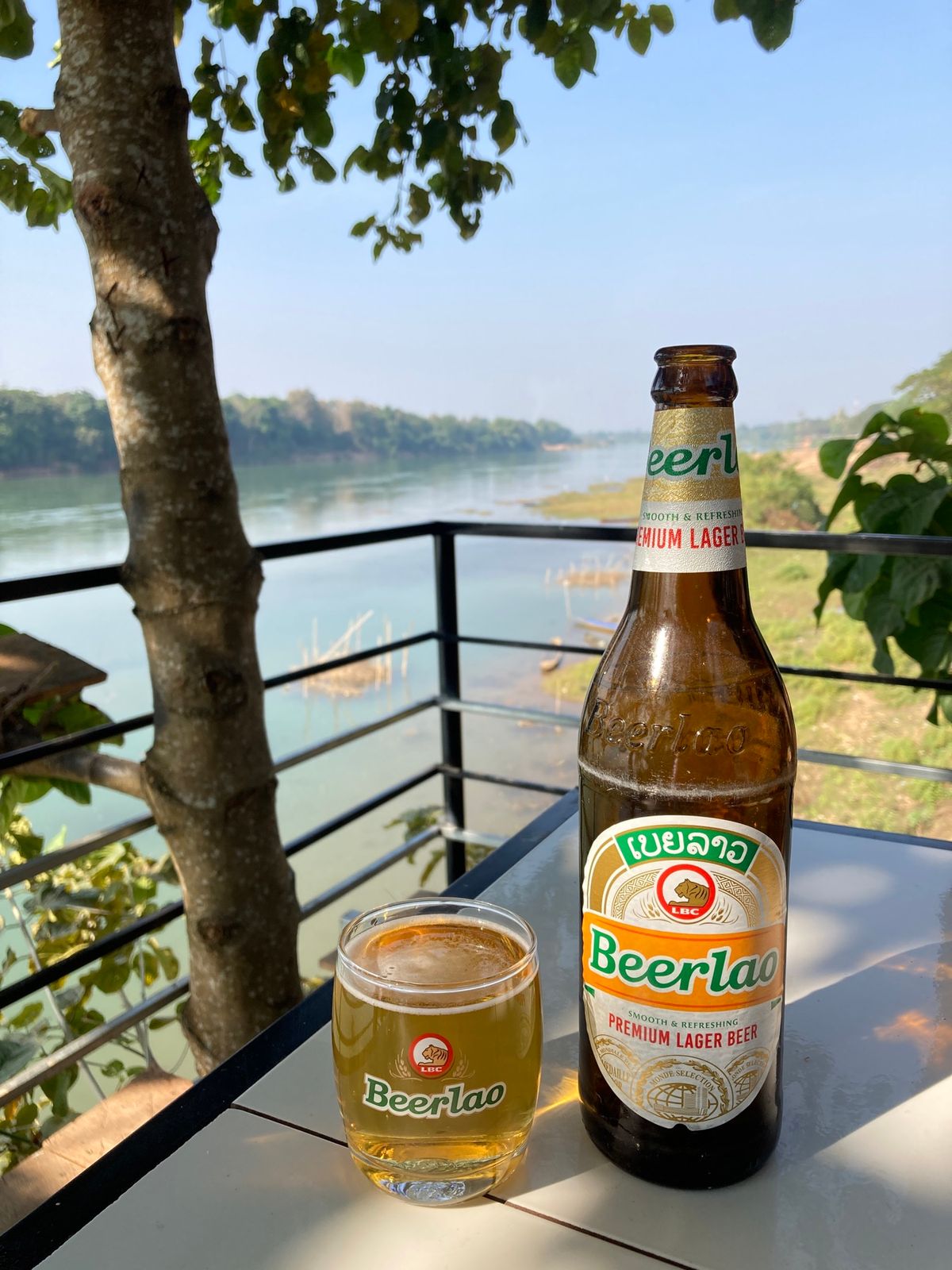 バンケーン散歩後、いつものナムグム川沿い飲み屋街の別店舗にin