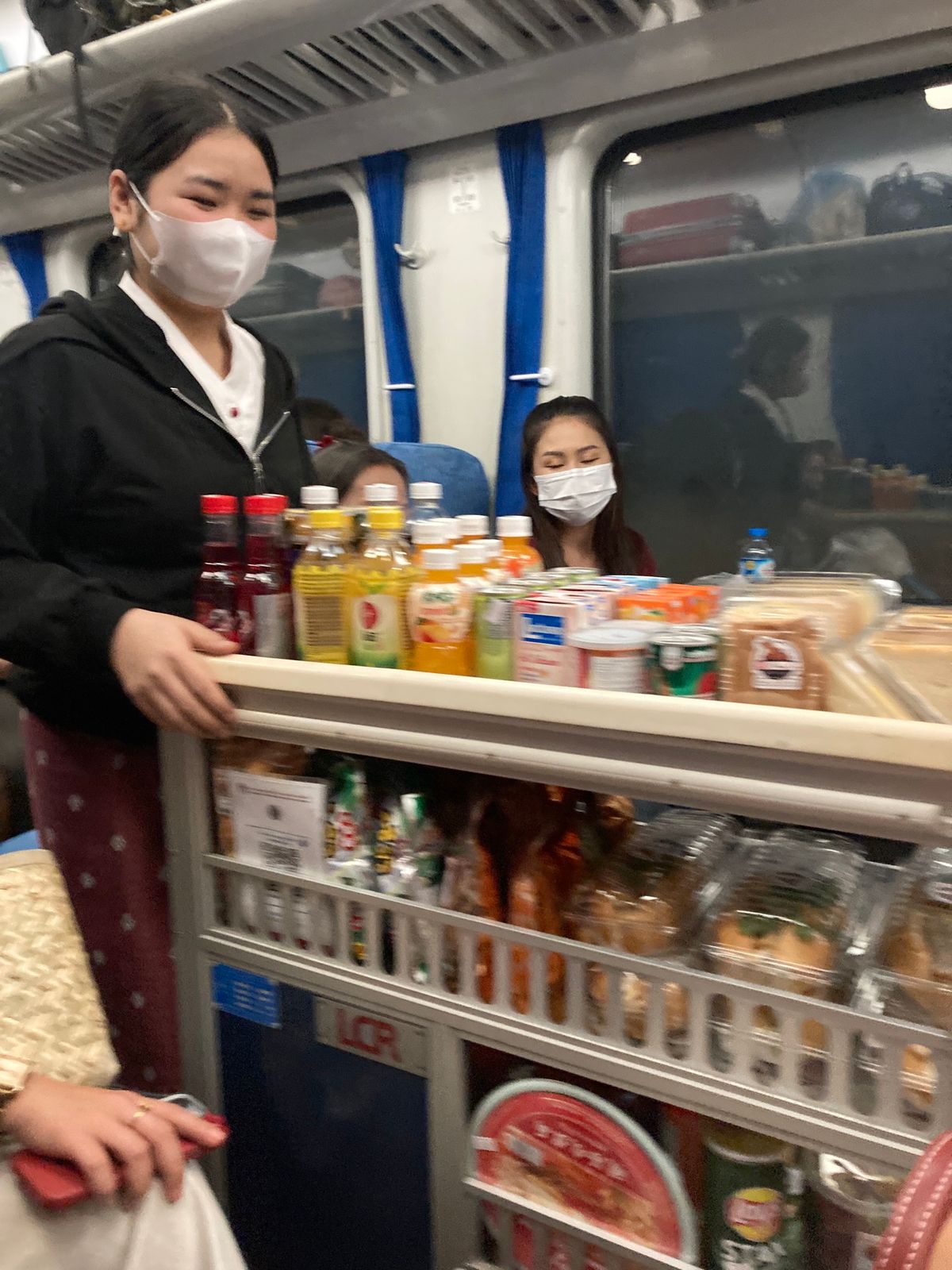 バンケーン近くのポンホンPhonhong駅からルアンパバーンまで鉄道で。今...