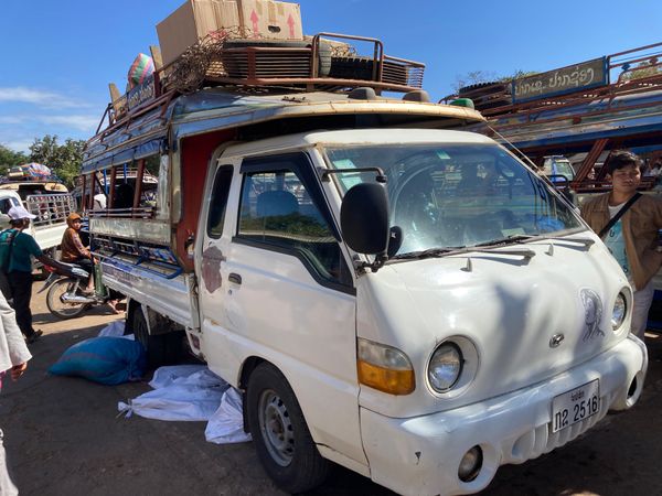 ラオス人民民主共和国・ルアンパバーン「ラオス」の写真：パークセーの8Km Bus Termin...