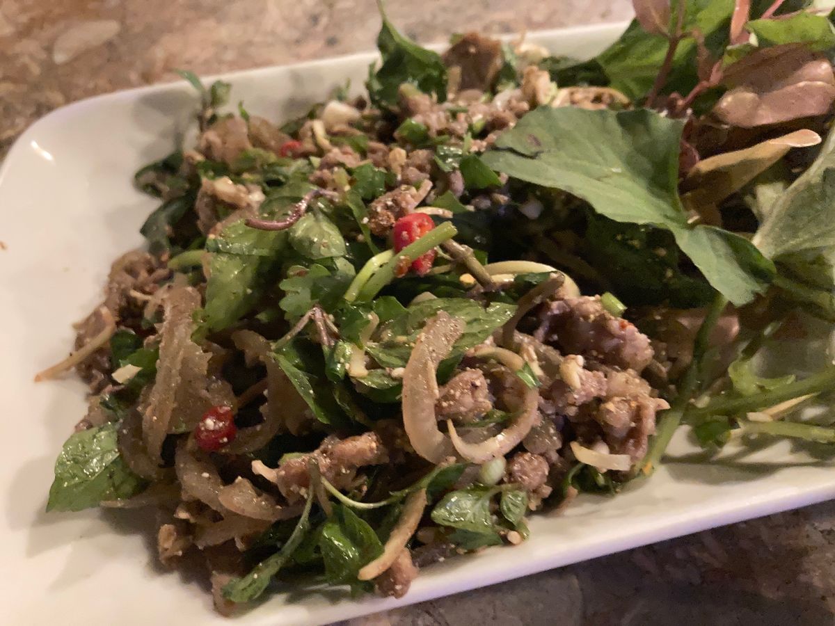 ビエンチャン到着。まずはいつもの生ビアラオとラオ牛、ラープに空芯菜。相変わ...