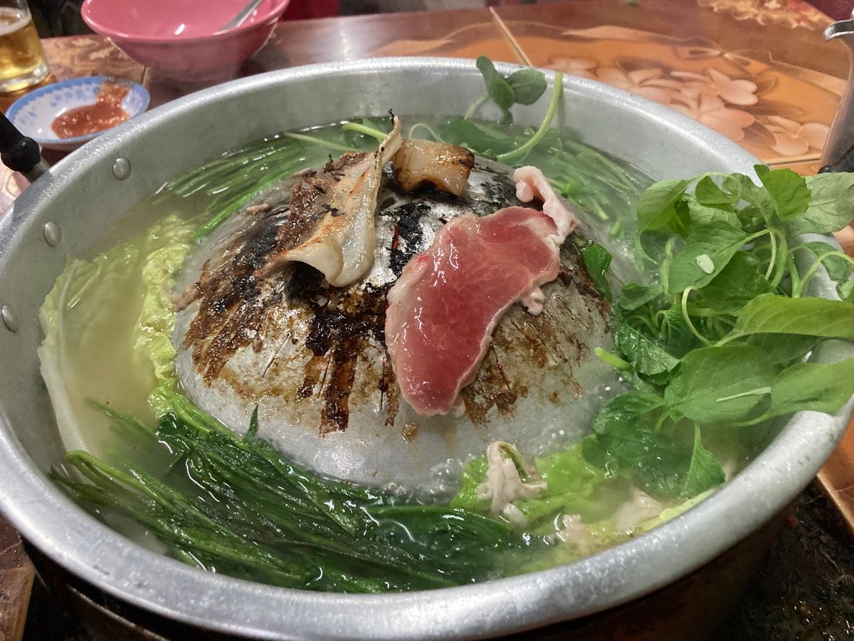 ターケーク。食べ放題形式の鍋・焼き肉シンダート屋さんへ。ソムタムもセルフで...