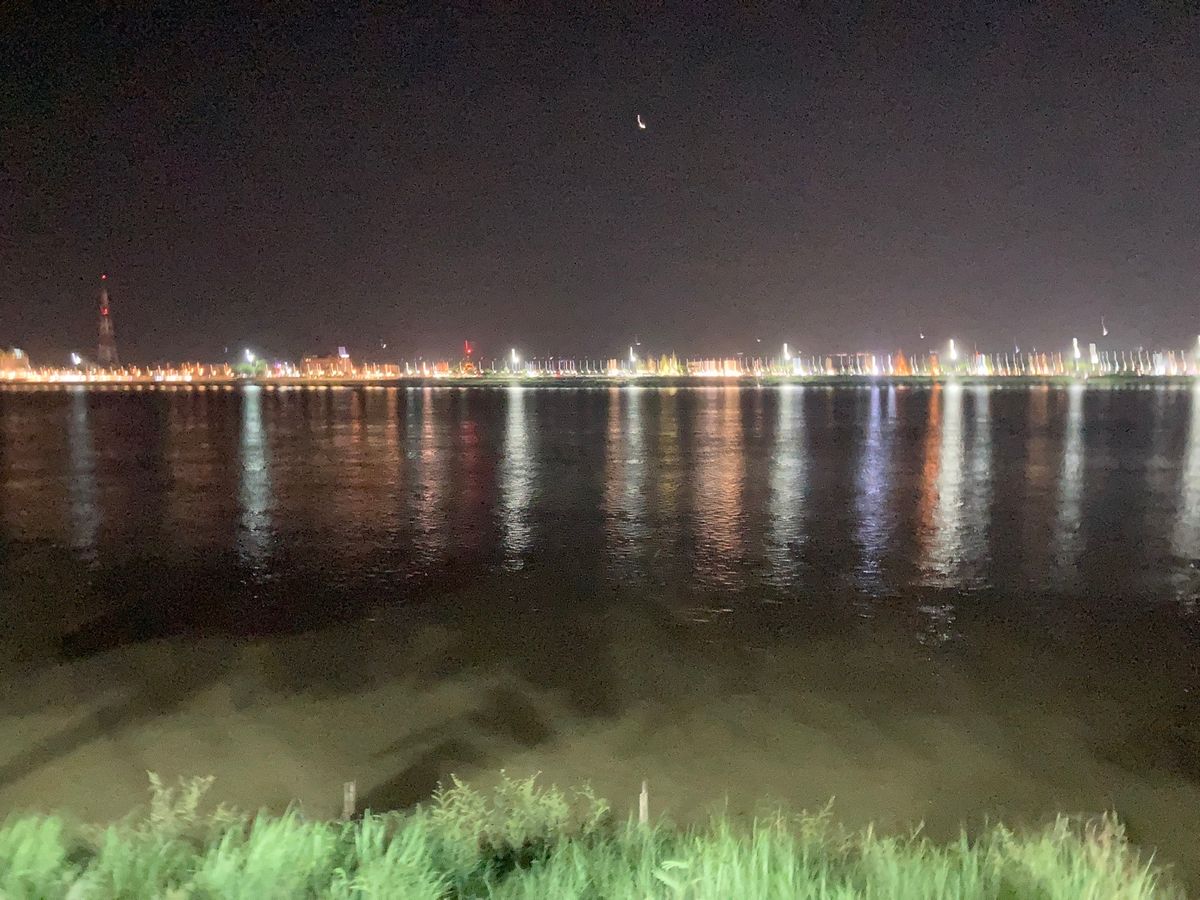 5時間半ほどで7年ぶりのターケーク到着。ラオスだけどベトナム国営のホテルへ...