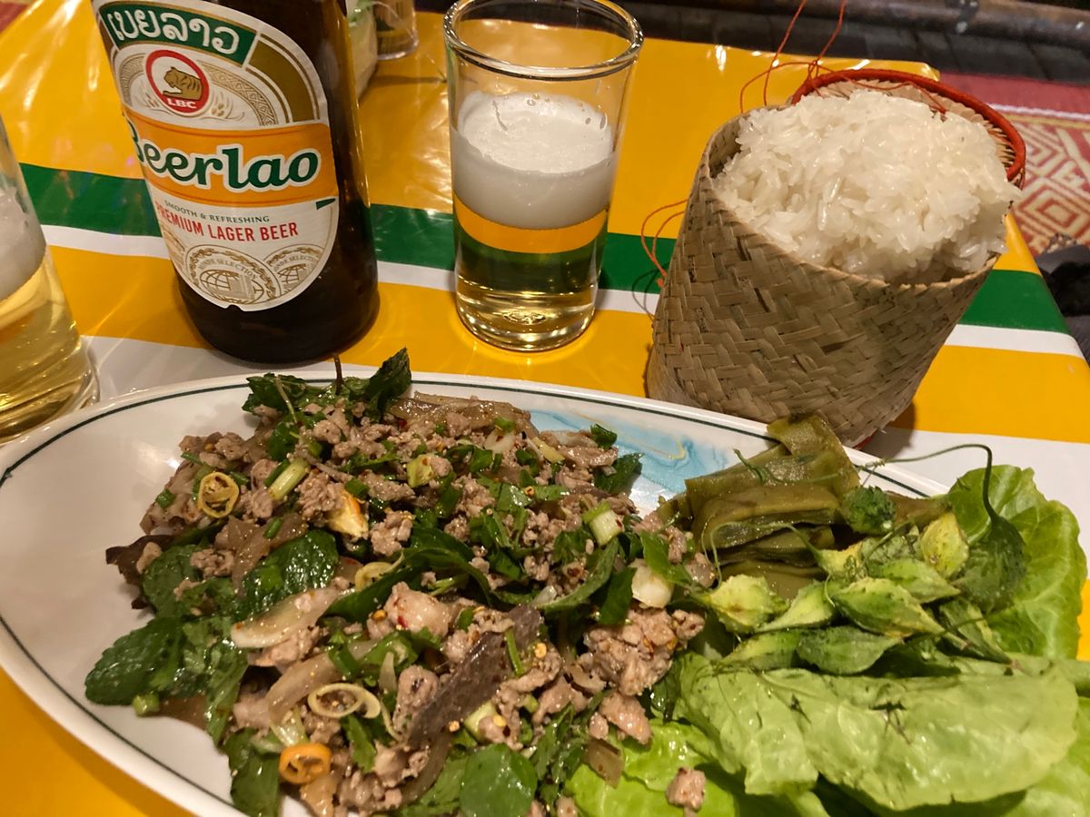 5時間半ほどで7年ぶりのターケーク到着。ラオスだけどベトナム国営のホテルへ...