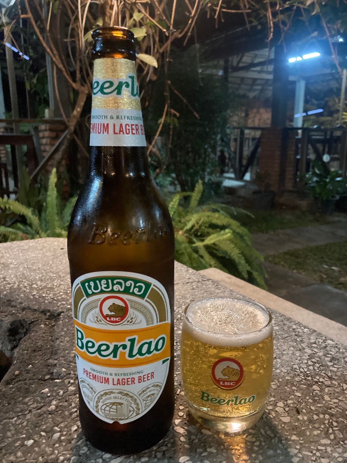 ビエンチャン市内を散歩、前回やっているのかどうかよく分からなくて諦めたシン...