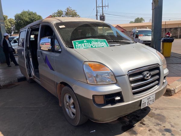 ラオス人民民主共和国・ルアンパバーン「ラオス」の写真：ビエンチャン南バスターミナルに到着後、今...