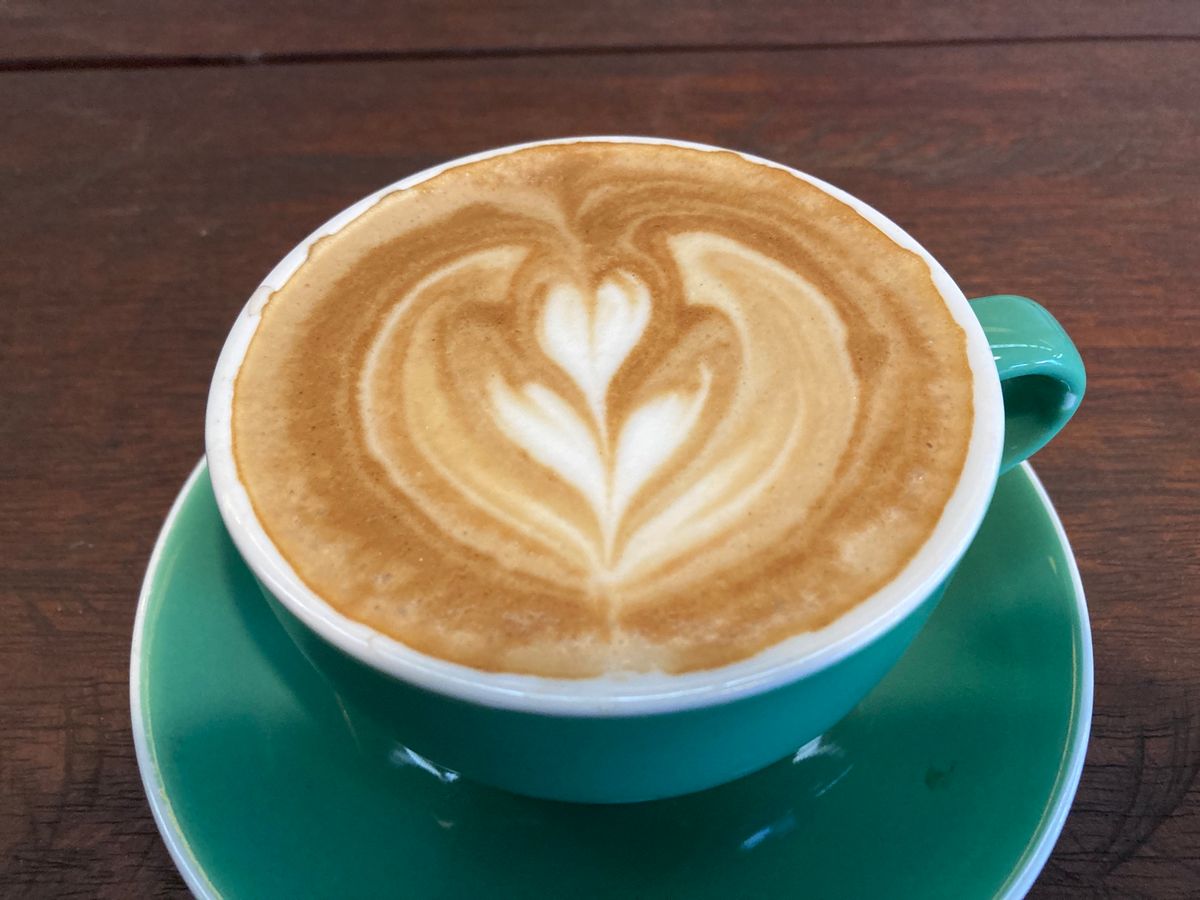 レンタルバイクで帰って来たパークソン。オシャレめなカフェもありました。