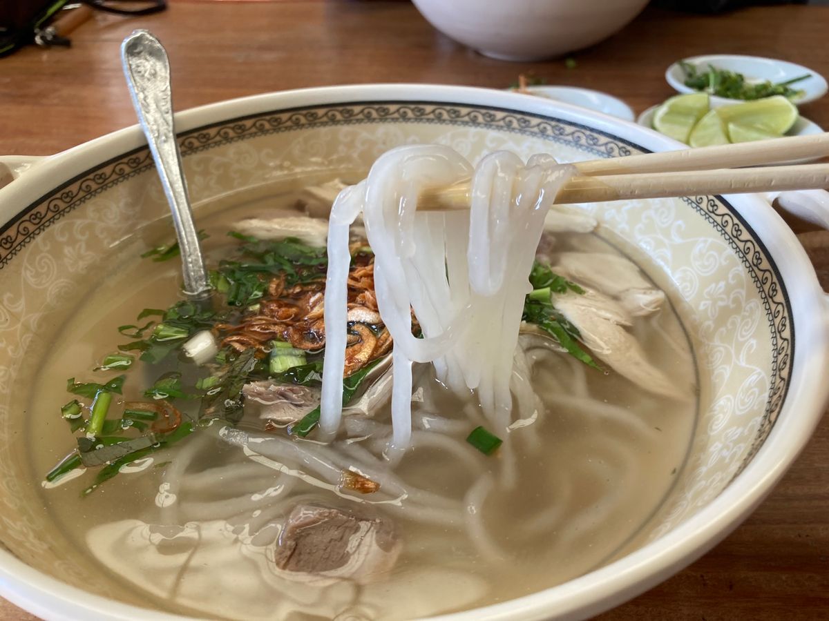 ターケーク
朝のメコン川。対岸はタイ。
前回は茶色だったクマが青に変身。
...