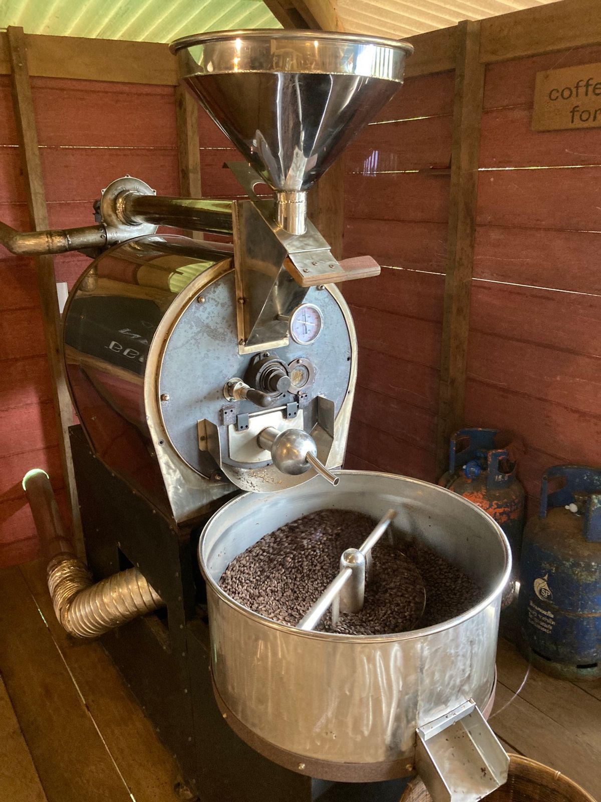 レンタルバイクで帰って来たパークソン。オシャレめなカフェもありました。