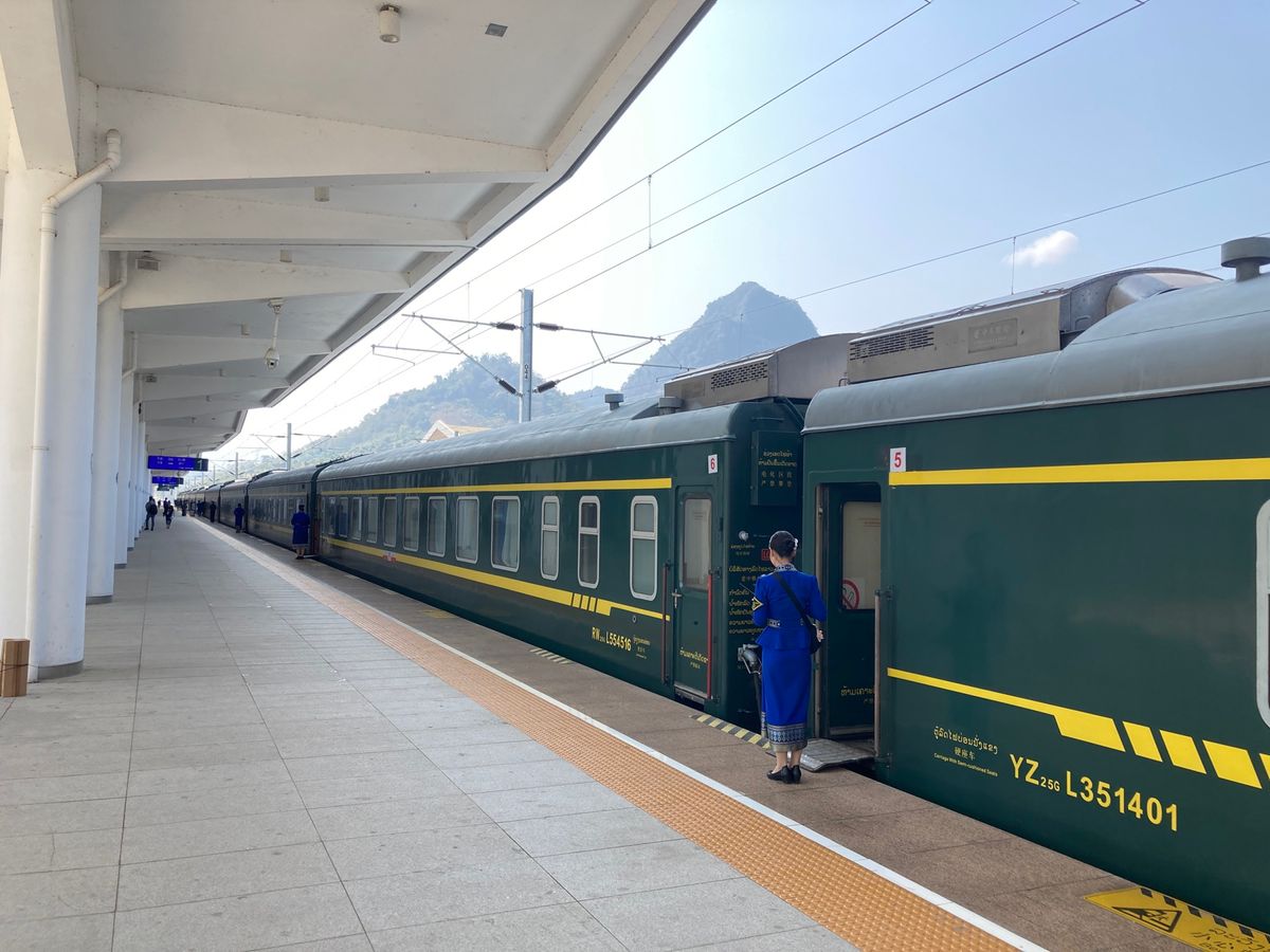 バンケーン近くのポンホンPhonhong駅からルアンパバーンまで鉄道で。今...