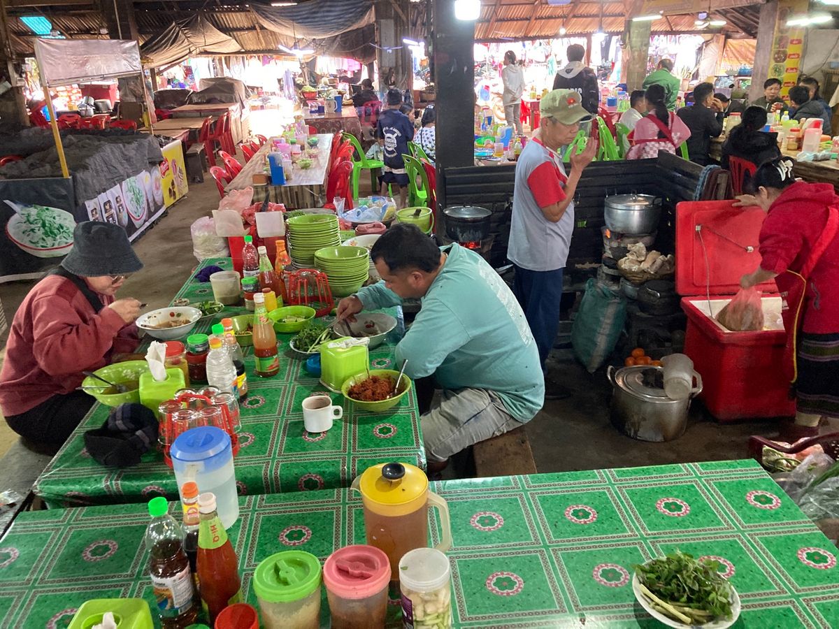 パークソン
市場で朝食、カオピヤックセン。ここ数日食べた中では一番美味しい...