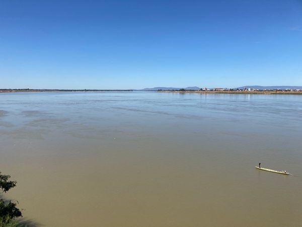 ラオス人民民主共和国・ルアンパバーン「ラオス」の写真：パークセー
市内でバイクをレンタルし、メ...