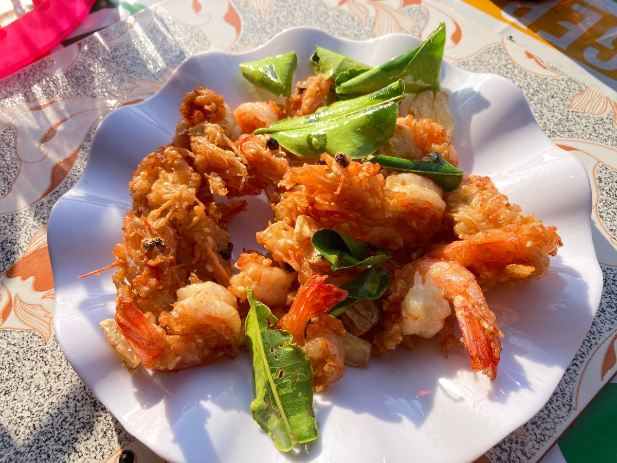 バンケーン
町のナムグム川沿いには何軒も川を眺めながら飲めるお店があり、こ...