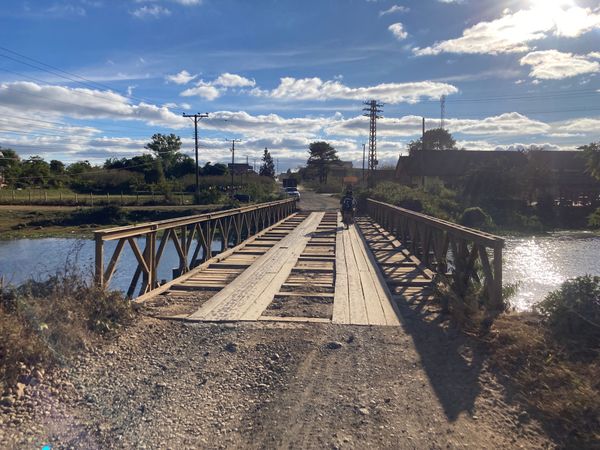 ラオス人民民主共和国・ルアンパバーン「ラオス」の写真：パークソン散策。一部木製の古い橋もあり散...