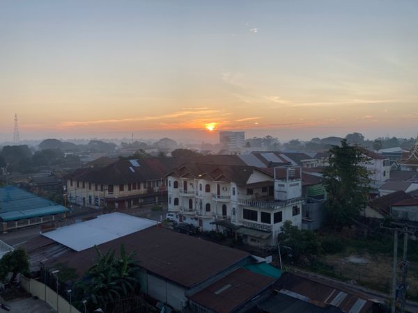 ラオス人民民主共和国・ルアンパバーン「ラオス」の写真：ターケーク
朝、メコン川があるお陰か、街...