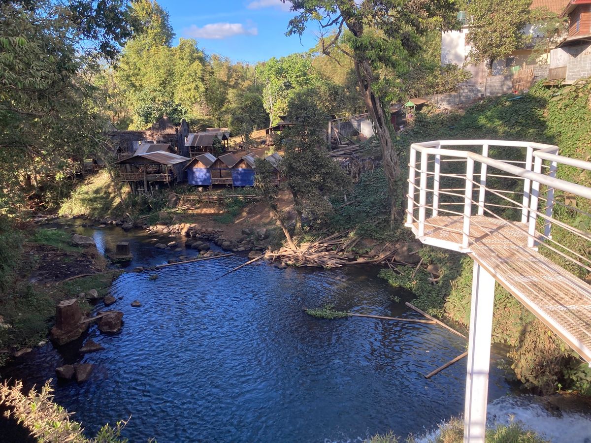 パークソン散策。一部木製の古い橋もあり散歩し甲斐があります。