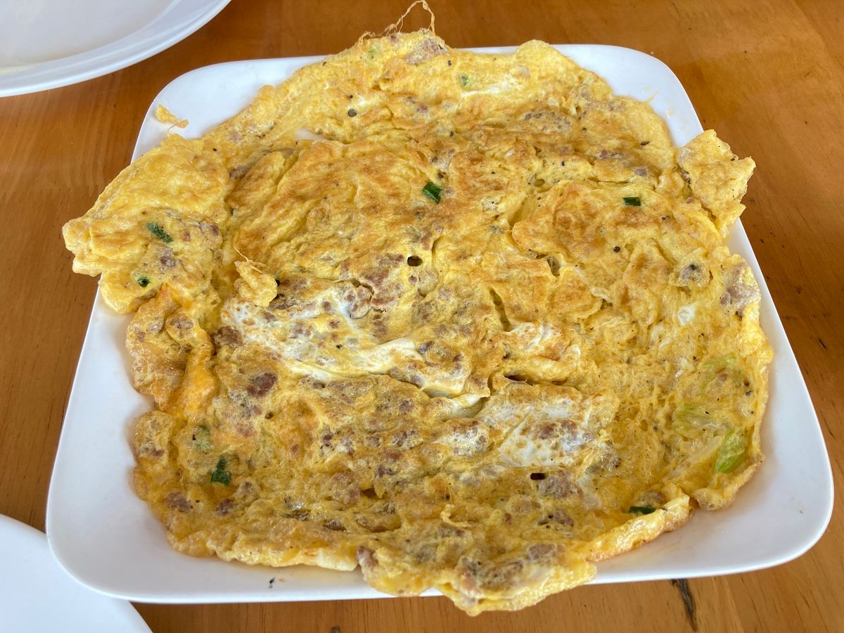 帰ってきたパークセー、高原のパークソンとは違い日中は暑い。メコン川沿いのレ...