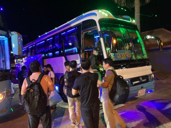 ラオス人民民主共和国・ルアンパバーン「ラオス」の写真：パークセー
夜のバスで一気にビエンチャン...