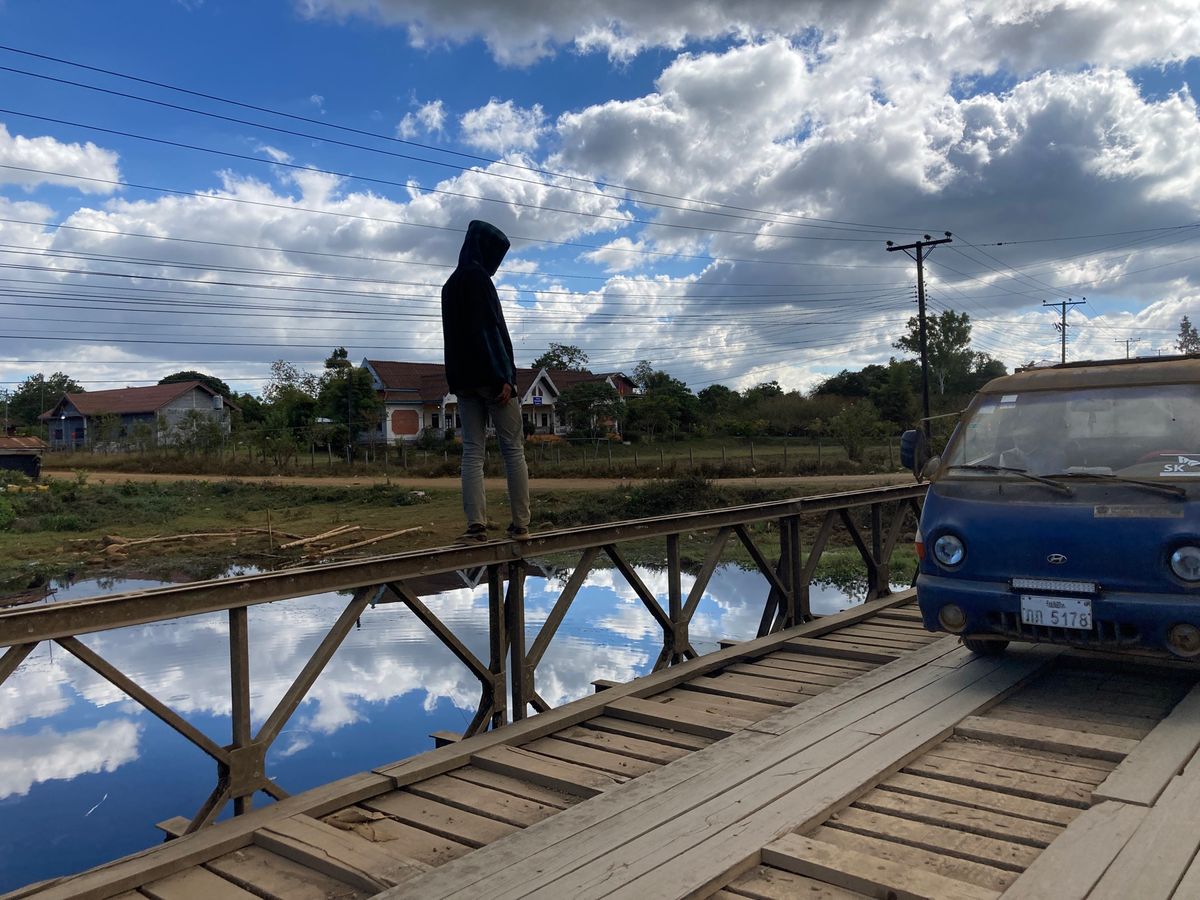 パークソン
散歩をしつつ、綺麗めなカフェへ。
ビアラオ卸売店でビアラオケー...