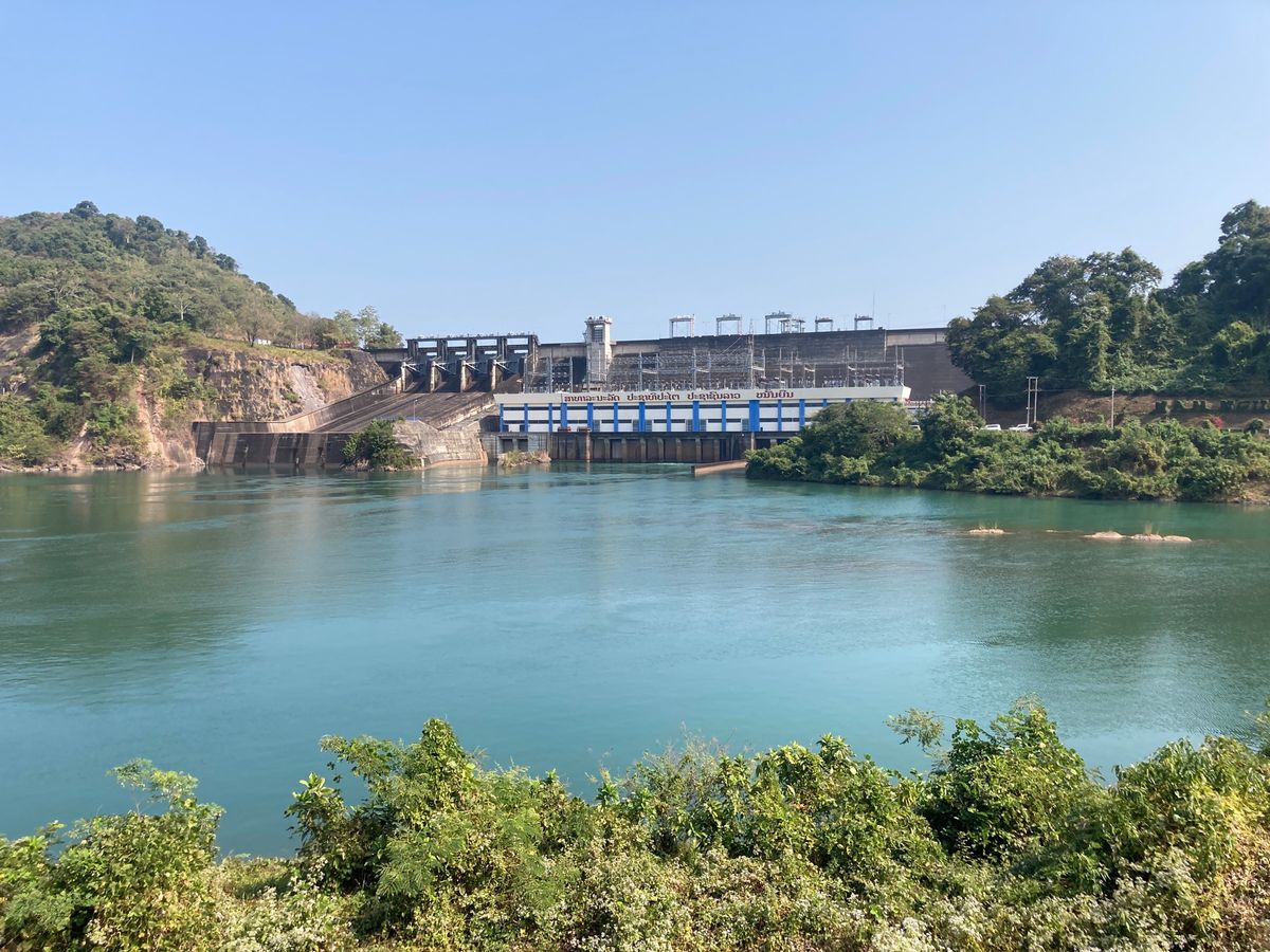 バンケーン
地図を見るとナムグムダムに近く、行ってみたくなりました。
しか...