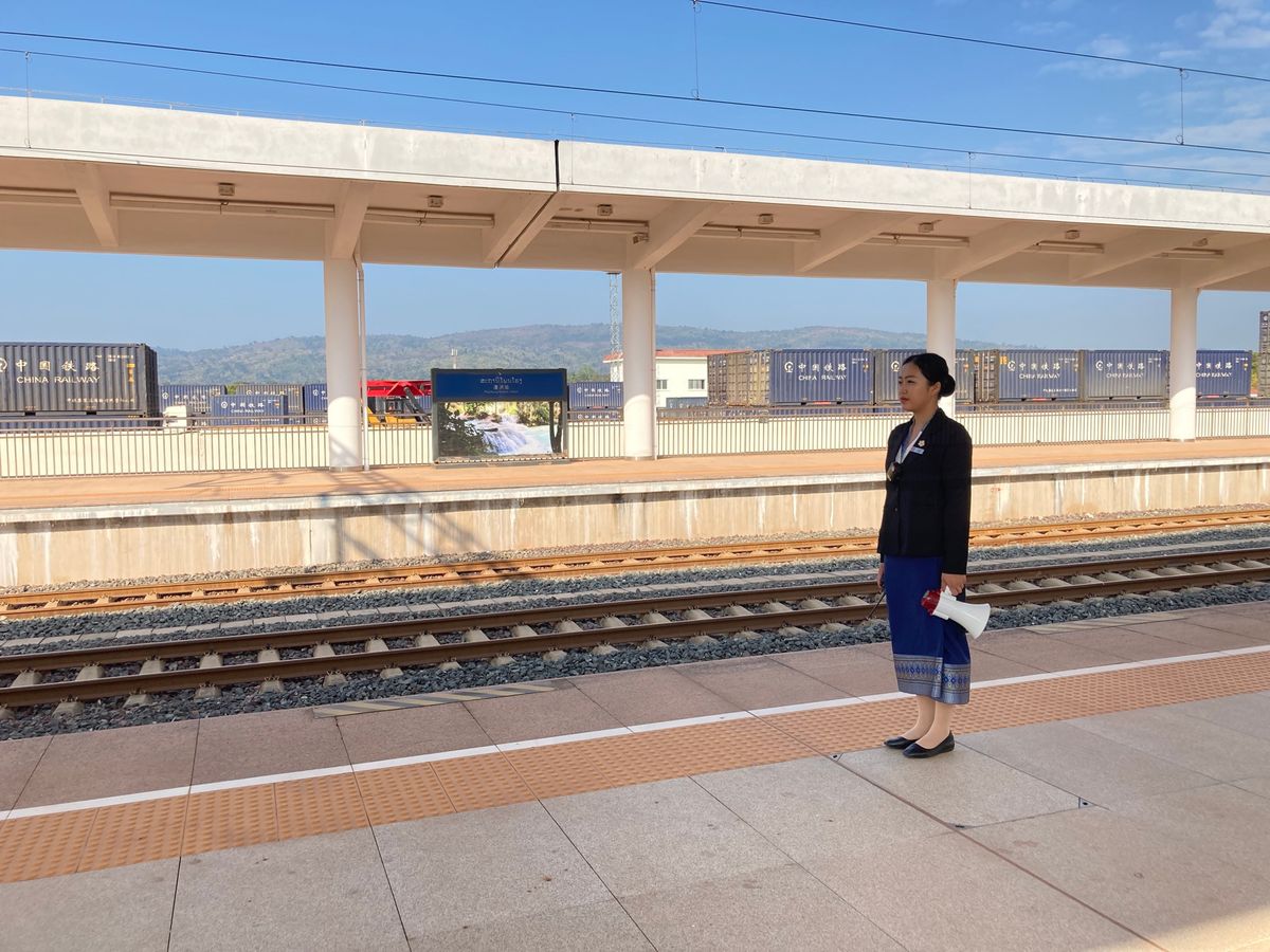 バンケーン近くのポンホンPhonhong駅からルアンパバーンまで鉄道で。今...