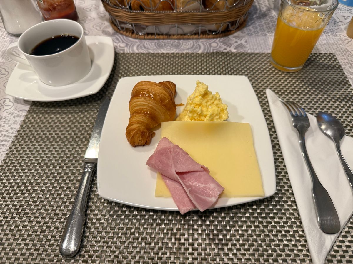 プライイのホテル「La Chasse Royale」

シャルルドゴール空...