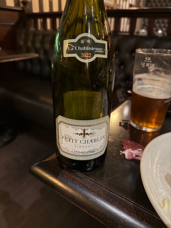 フランス・ブルゴーニュ「ブルゴーニュワイン飲みまくりの旅！！」の写真：Au Bureau

移動疲れと明日から...